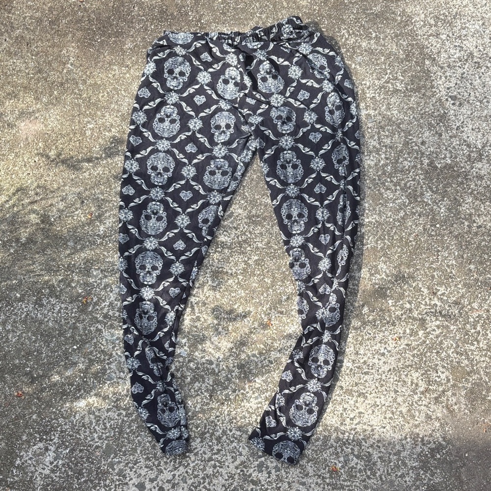 Black Skull Print Leggings - Women's Casual Stretch Pants